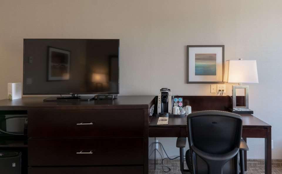 Hotel Kelowna & Conference Centre Room photo