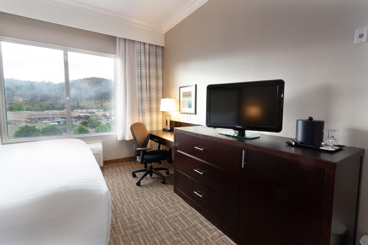 Hotel Kelowna & Conference Centre Exterior photo